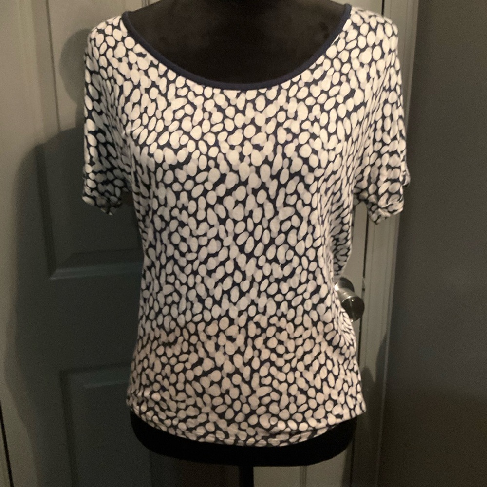 Liz Claiborne small navy, gray, and tan print short sleeve shirt
